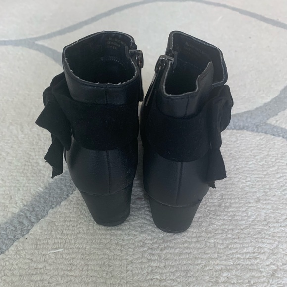 Girls Michael Kors boots, size 12 - Picture 6 of 15